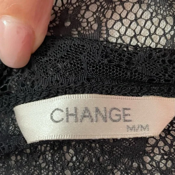 CHANGE Black Lace Robe - Picture 5 of 5